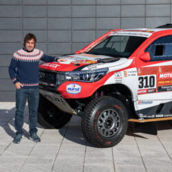 ¡El Toyota con el que Fernando Alonso participó en el Dakar ya está en Asturias!